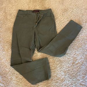 Gloria Vanderbilt Jeans.